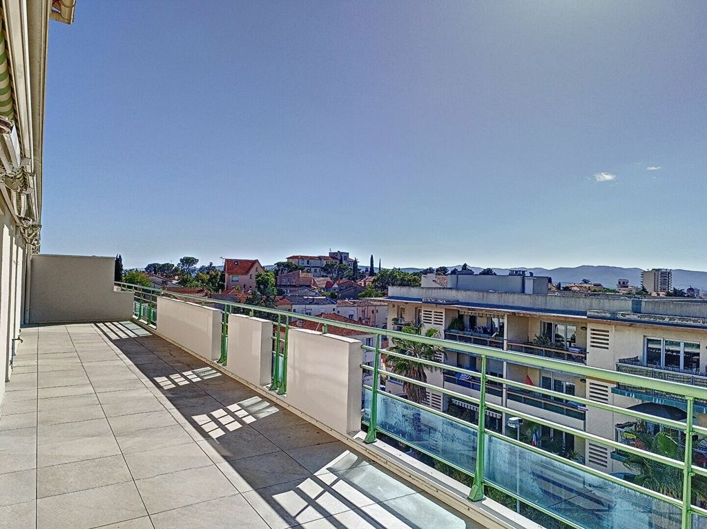 Achat appartement à vendre 4 pièces 95 m² - Saint-Raphaël