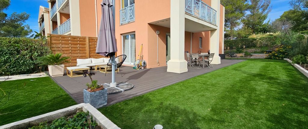 Achat appartement à vendre 2 pièces 63 m² - Saint-Raphaël