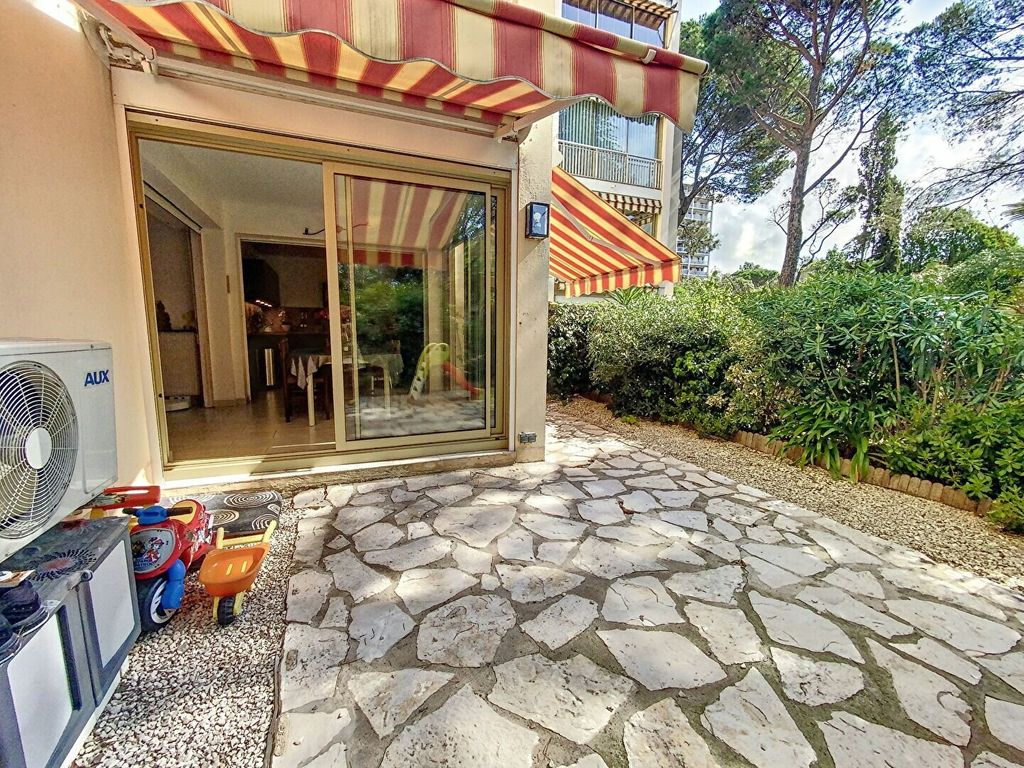 Achat appartement à vendre 3 pièces 65 m² - Saint-Raphaël