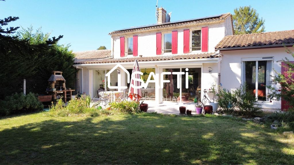 Achat maison à vendre 4 chambres 233 m² - Saint-Laurent-Médoc