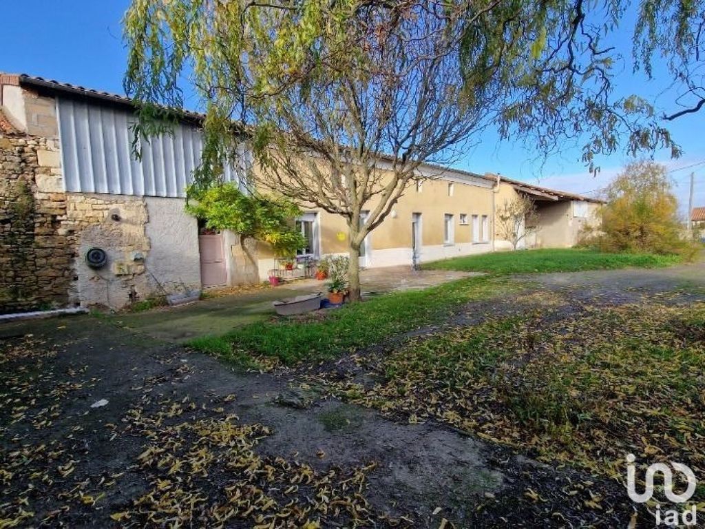 Achat maison à vendre 3 chambres 90 m² - Saint-Martin-de-Sanzay