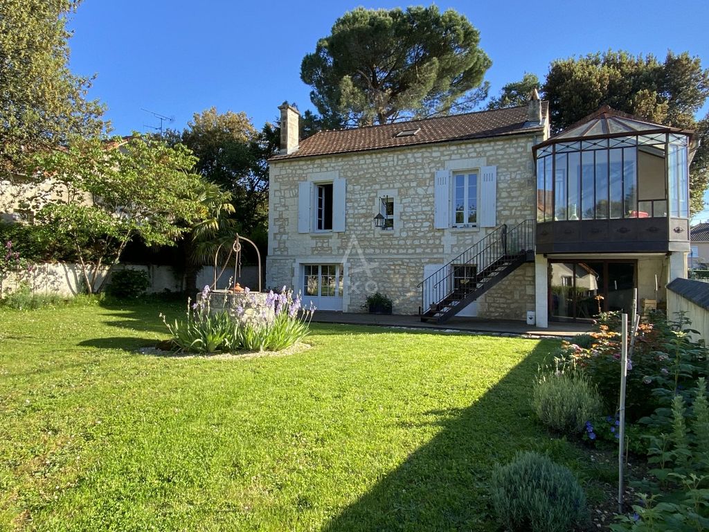 Achat maison à vendre 5 chambres 250 m² - Angoulême