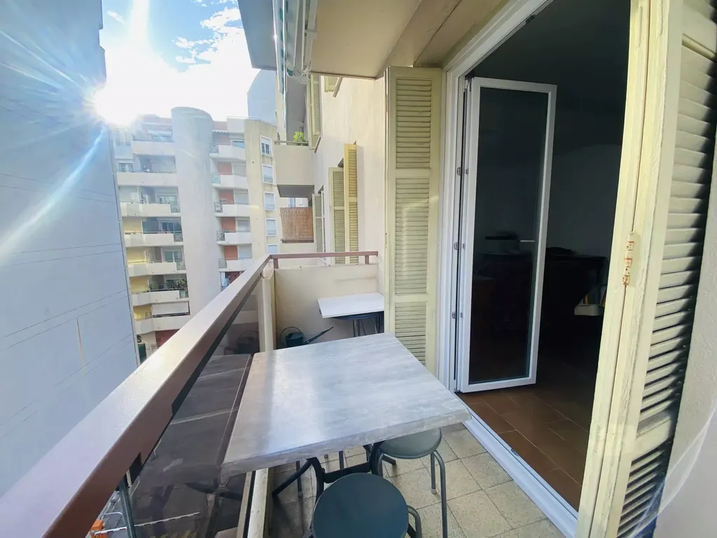 Achat appartement à vendre 3 pièces 69 m² - Nice