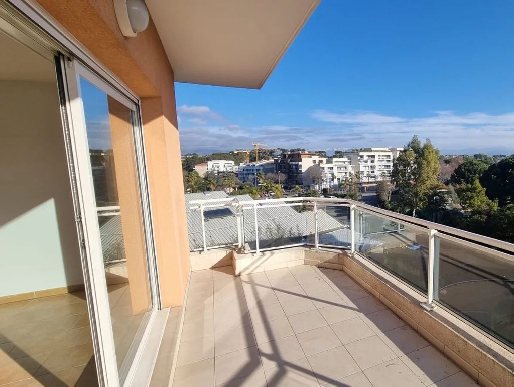 Achat appartement à vendre 3 pièces 63 m² - Antibes