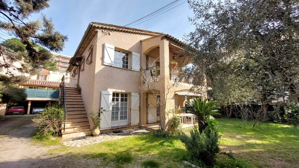 Achat maison à vendre 6 chambres 210 m² - Cannes