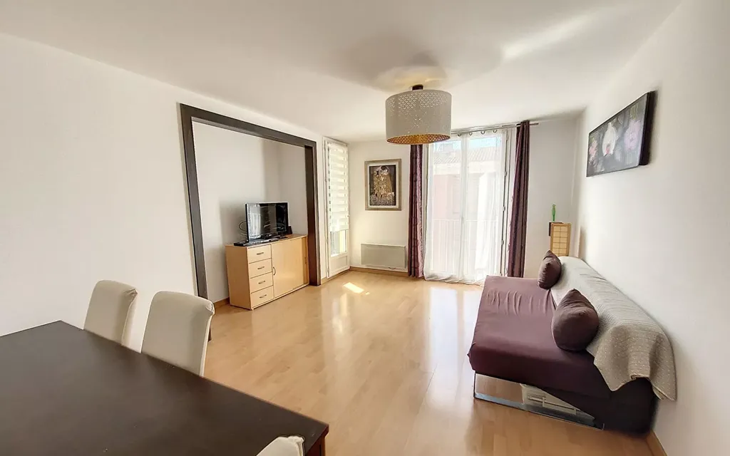 Achat appartement à vendre 2 pièces 53 m² - Saint-Raphaël