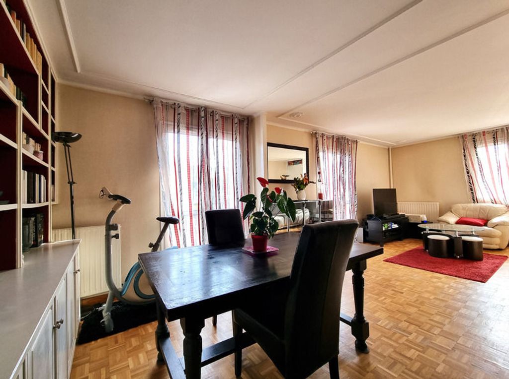 Achat appartement à vendre 4 pièces 84 m² - Saint-Cyr-l'École