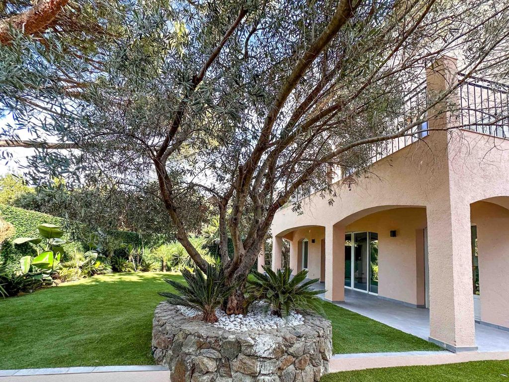 Achat maison à vendre 4 chambres 128 m² - Sainte-Maxime