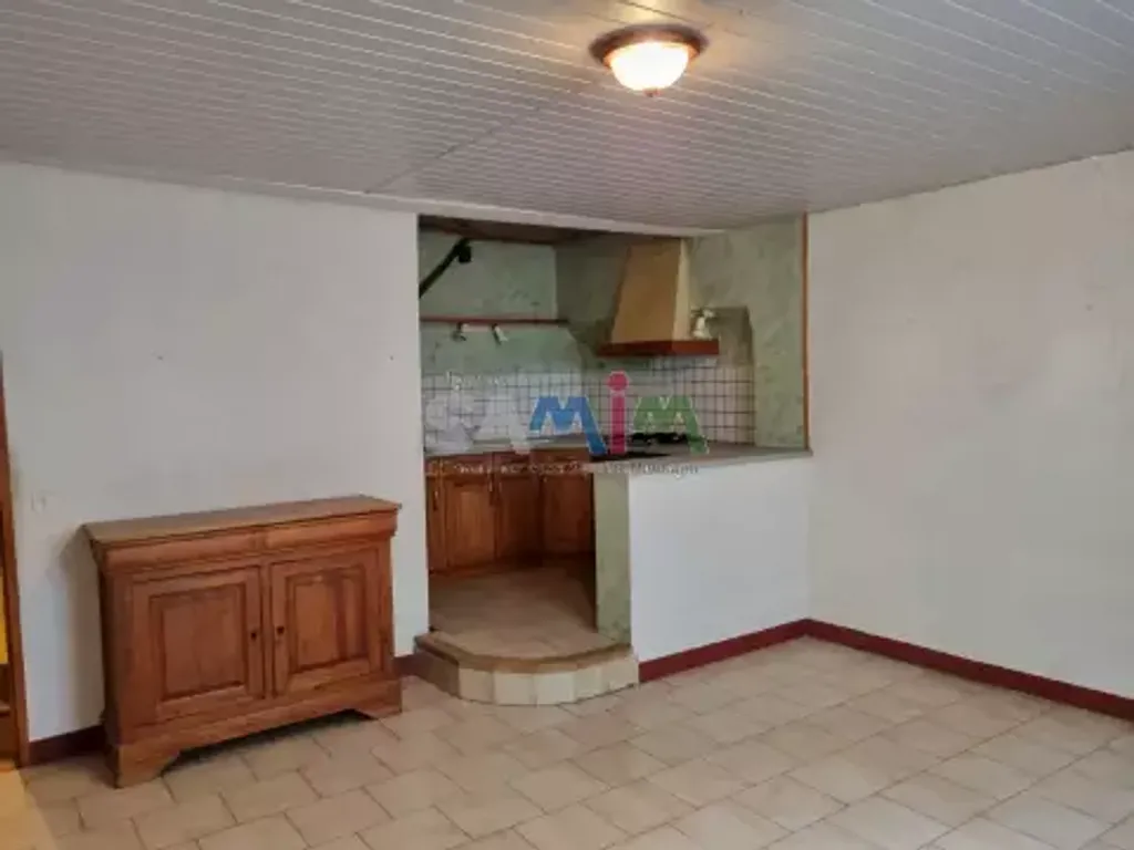 Achat maison à vendre 2 chambres 130 m² - Saint-Hippolyte-du-Fort