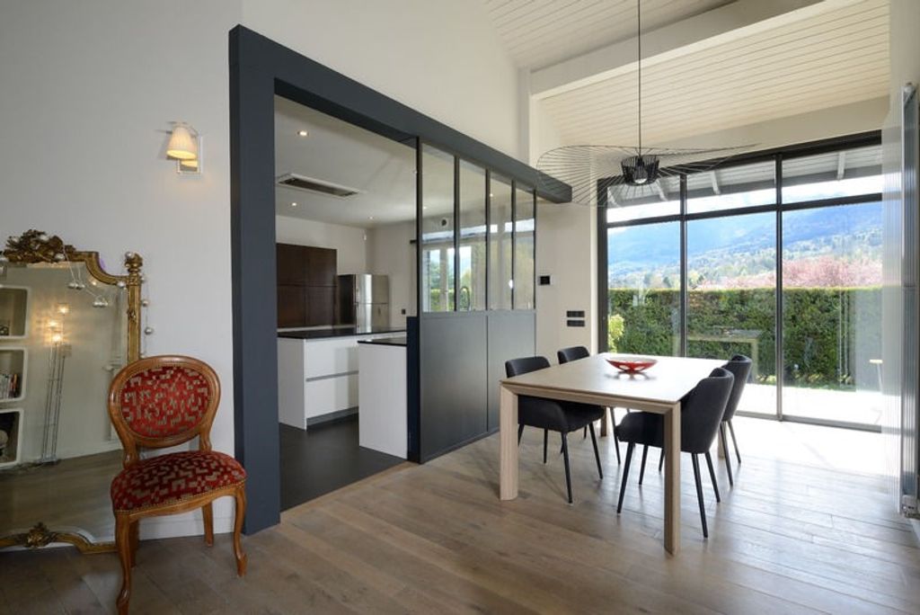 Achat maison à vendre 5 chambres 183 m² - La Roche-sur-Foron