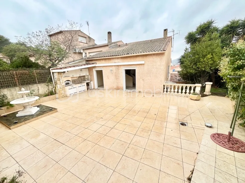 Achat maison à vendre 5 chambres 170 m² - La Valette-du-Var