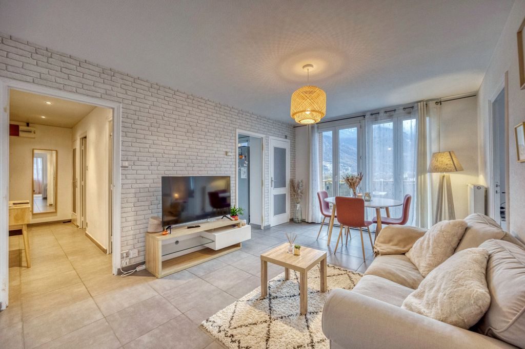 Achat appartement à vendre 3 pièces 53 m² - Saint-Égrève
