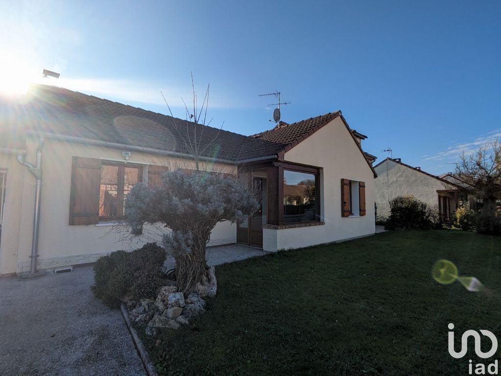 Achat maison à vendre 4 chambres 132 m² - Saint-Julien-les-Villas