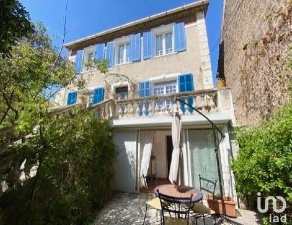Achat maison à vendre 4 chambres 210 m² - Toulon