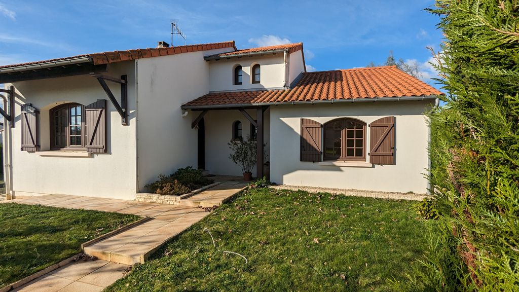 Achat maison à vendre 4 chambres 110 m² - Beaupréau-en-Mauges