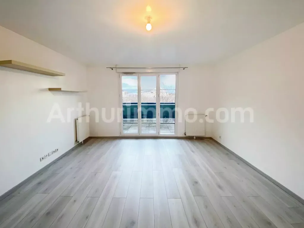 Achat appartement à vendre 2 pièces 45 m² - Saint-Pierre-du-Perray