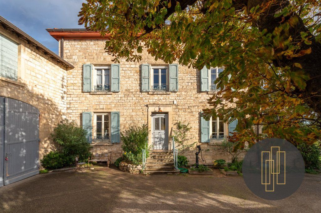 Achat maison à vendre 5 chambres 247 m² - Morancé