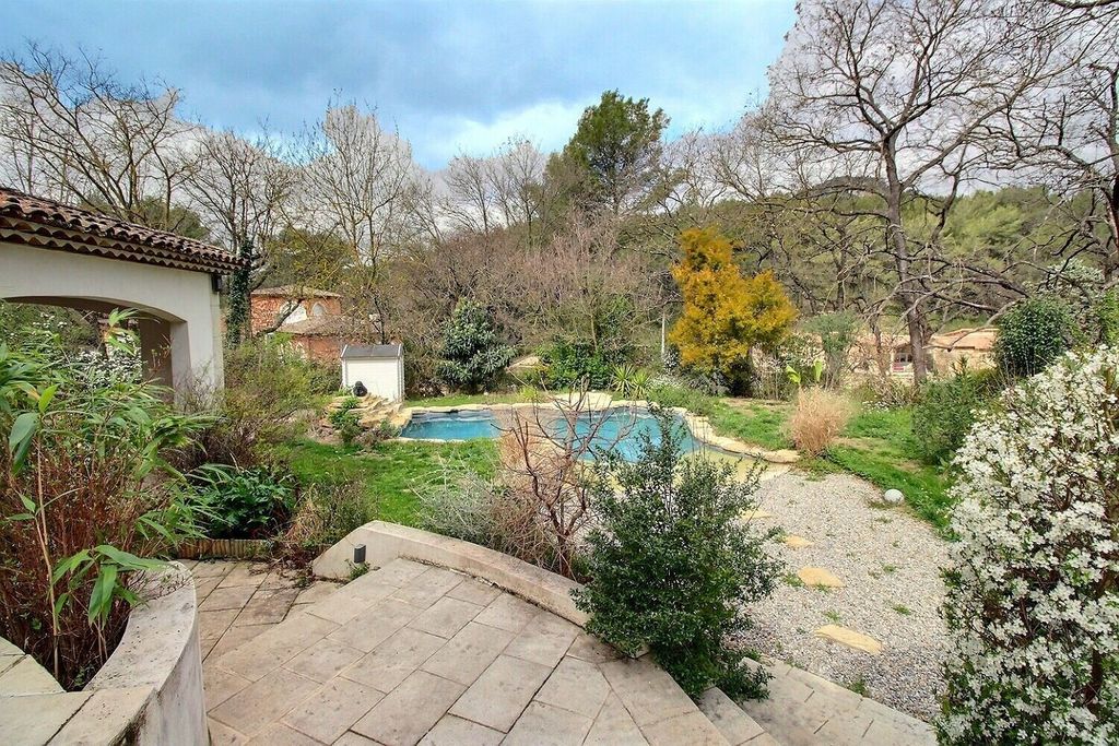 Achat maison à vendre 7 chambres 310 m² - Aubagne