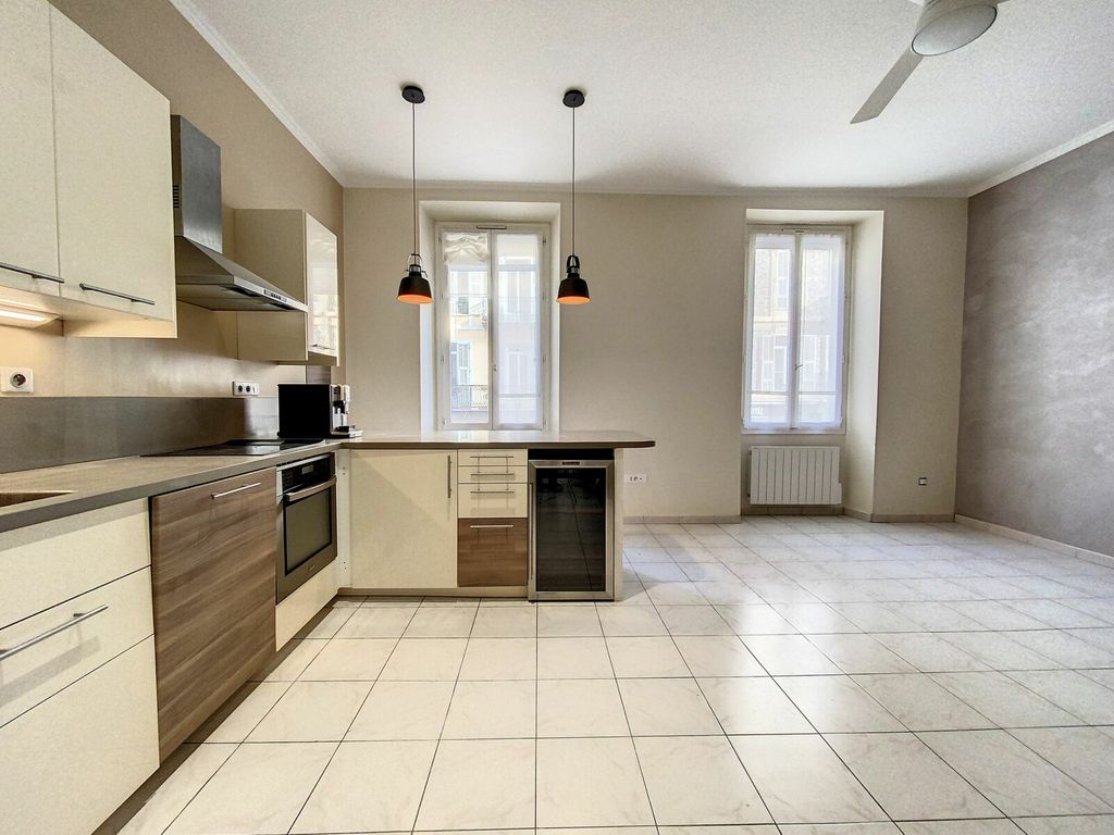 Achat appartement à vendre 3 pièces 69 m² - Nice