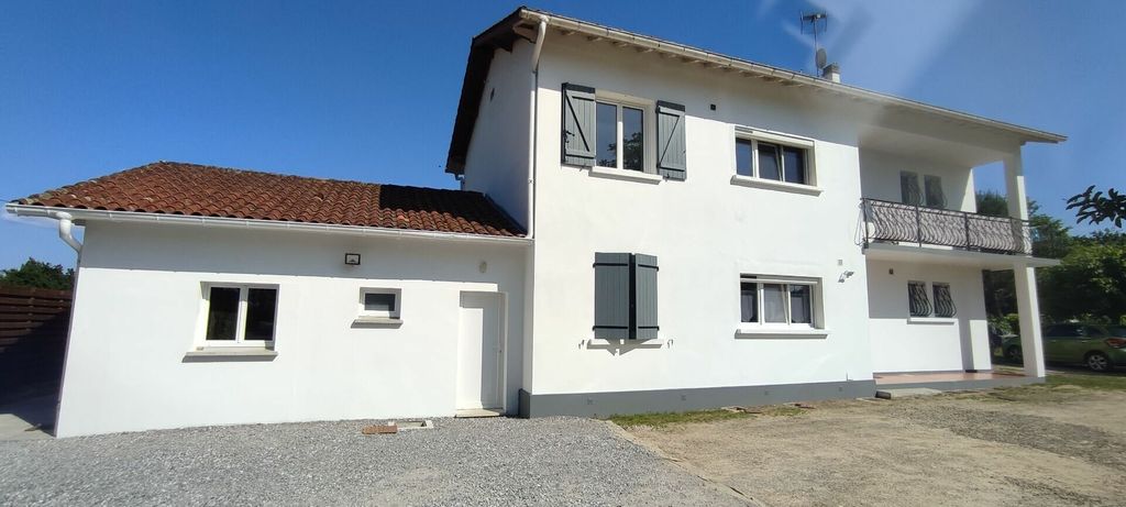 Achat maison à vendre 6 chambres 166 m² - Sarbazan