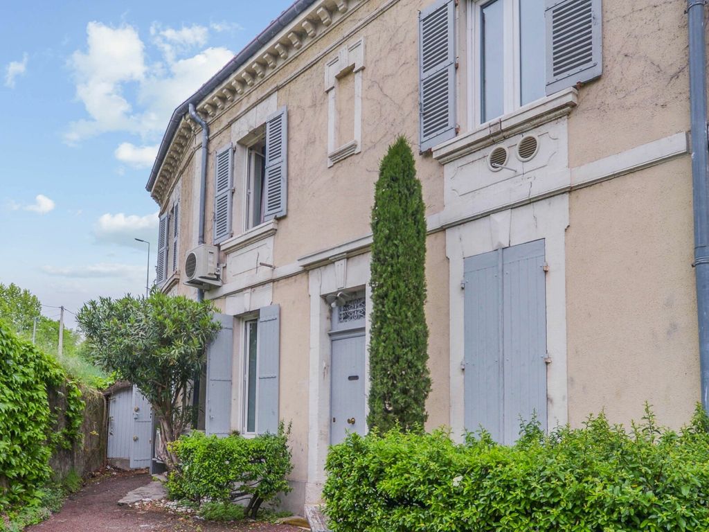 Achat maison à vendre 5 chambres 1 206 m² - Avignon