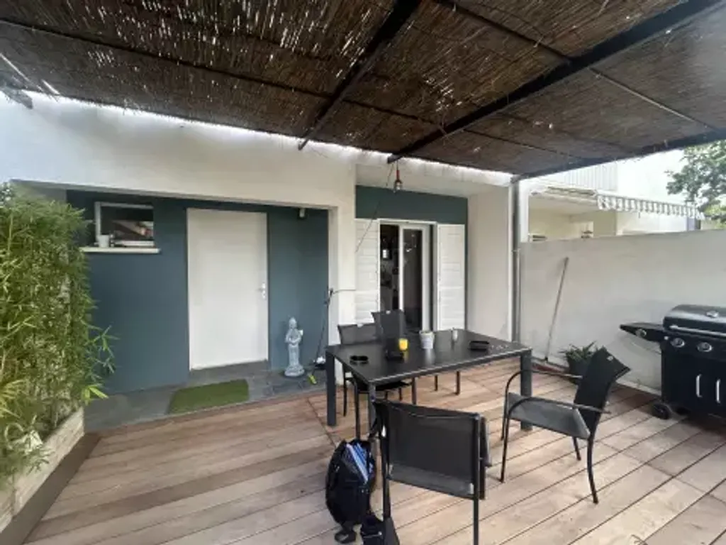 Achat appartement à vendre 4 pièces 86 m² - Aigues-Mortes