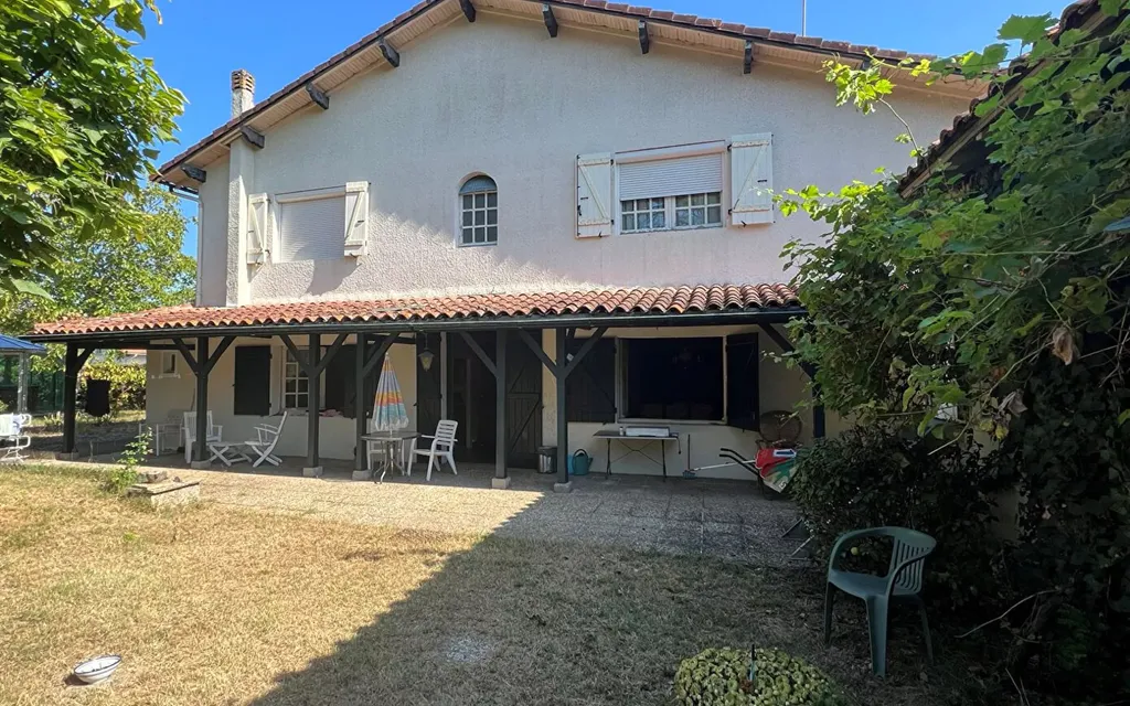 Achat maison à vendre 4 chambres 215 m² - Roquefort