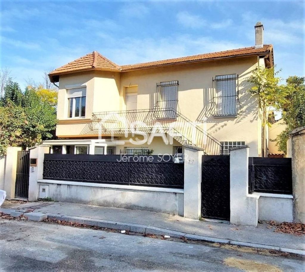 Achat maison à vendre 7 chambres 245 m² - Avignon