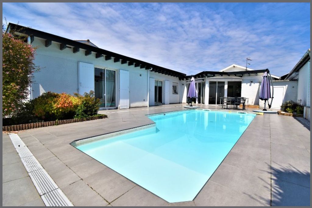 Achat maison à vendre 4 chambres 174 m² - Villenave-d'Ornon