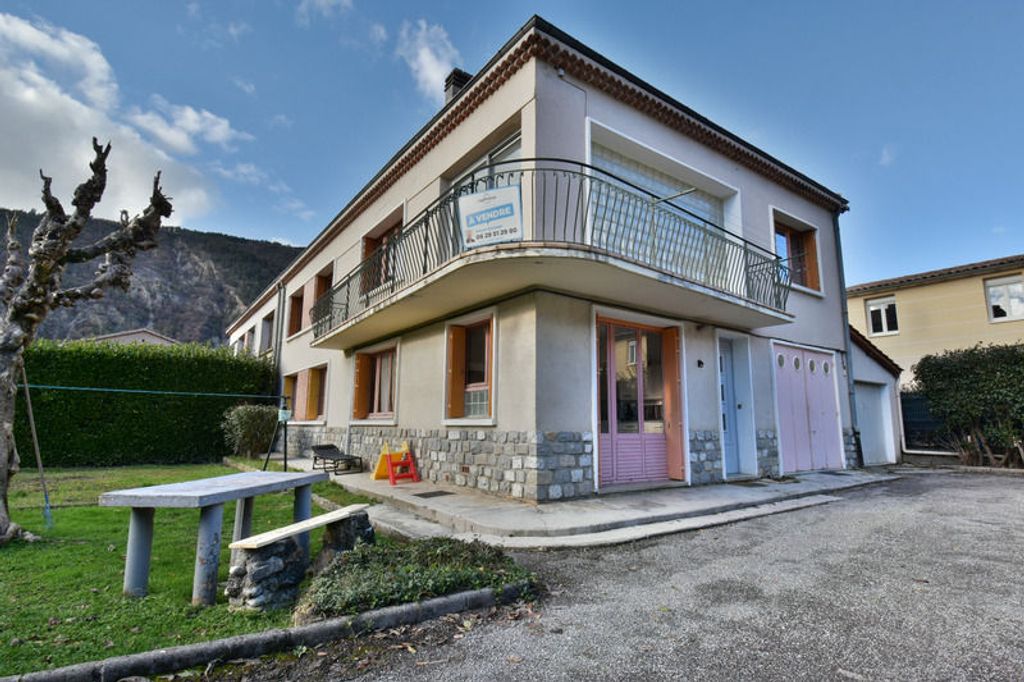 Achat maison à vendre 6 chambres 186 m² - Digne-les-Bains