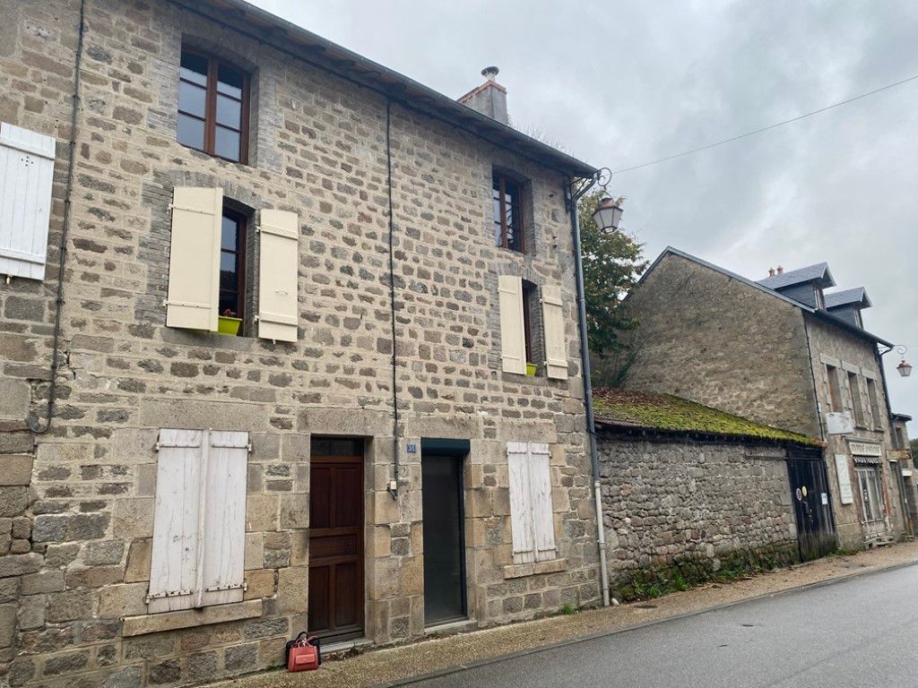 Achat maison à vendre 1 chambre 130 m² - Peyrat-le-Château