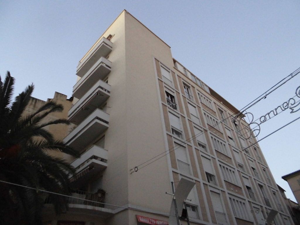 Achat appartement à vendre 4 pièces 107 m² - Toulon