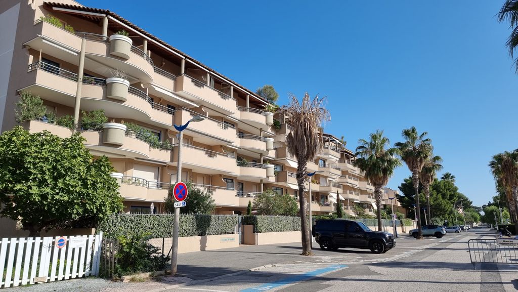 Achat appartement à vendre 2 pièces 51 m² - Cavalaire-sur-Mer
