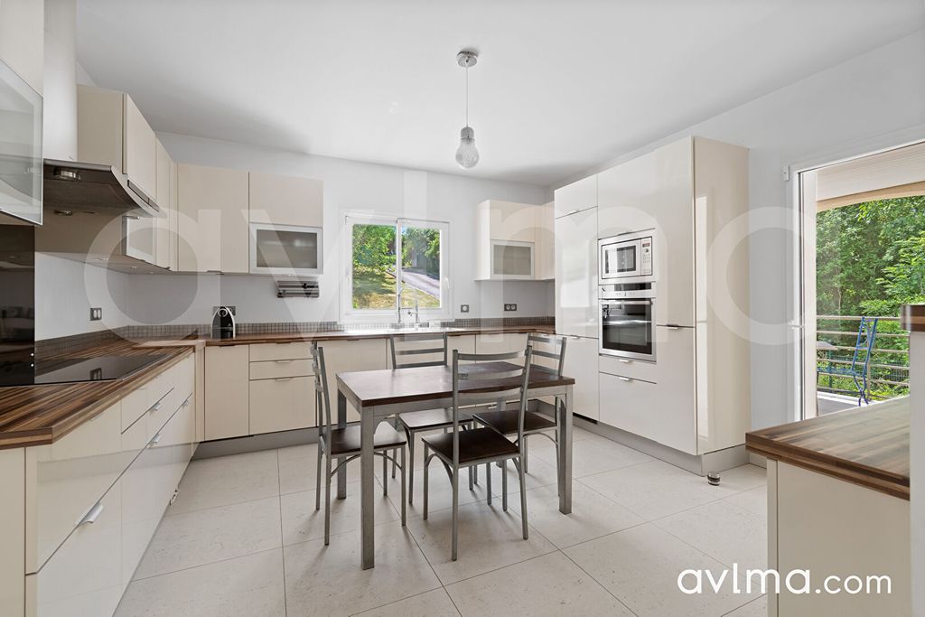 Achat maison à vendre 6 chambres 251 m² - Crespières