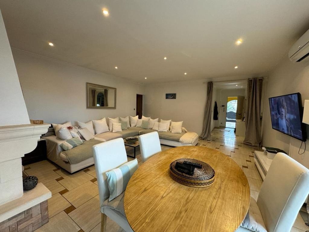 Achat maison à vendre 6 chambres 230 m² - Sainte-Maxime