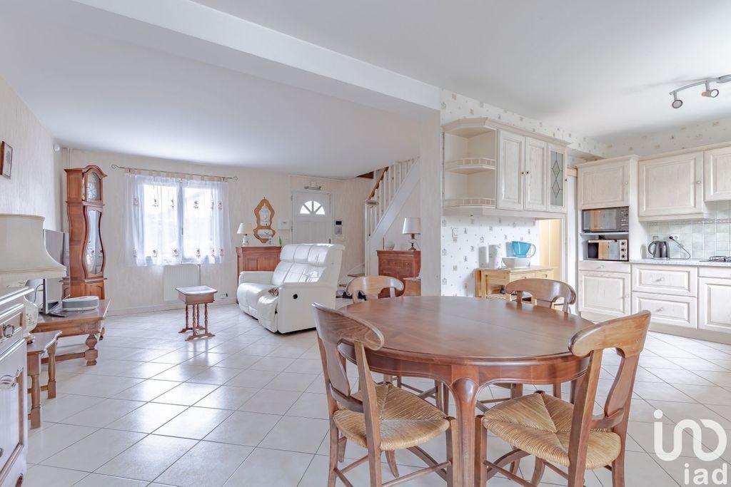 Achat maison à vendre 3 chambres 109 m² - Sainte-Geneviève-des-Bois