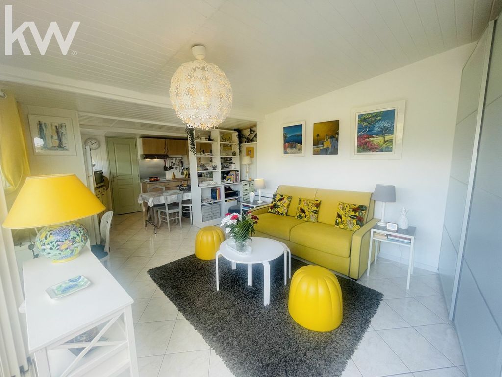 Achat maison à vendre 2 chambres 50 m² - Bormes-les-Mimosas