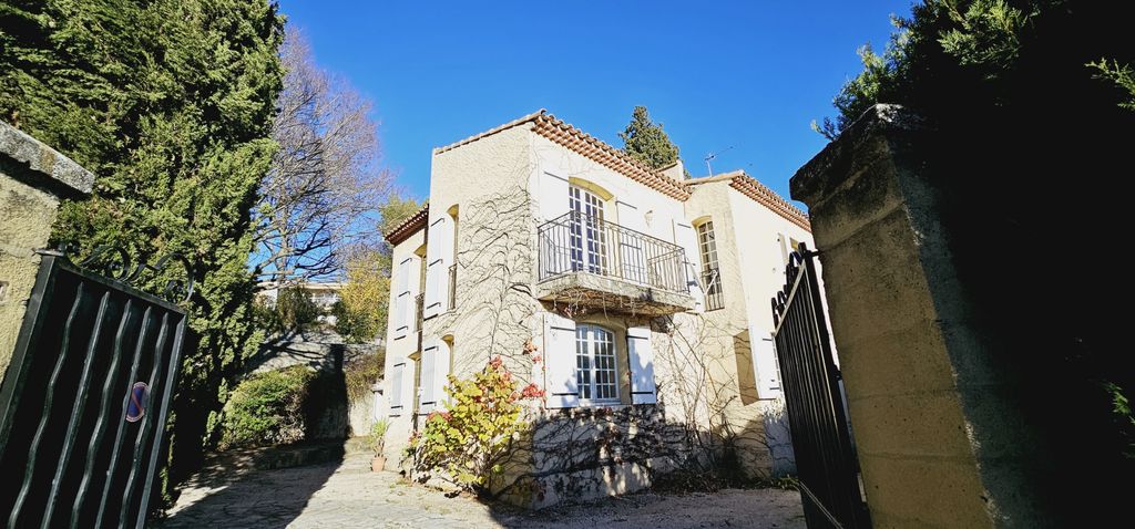 Achat maison à vendre 5 chambres 205 m² - Aix-en-Provence