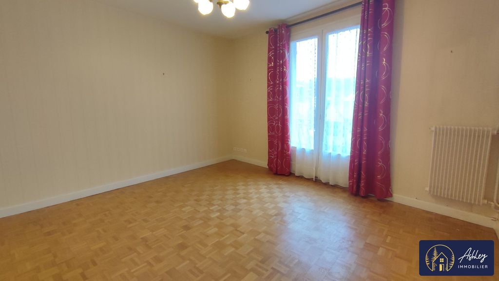 Achat appartement à vendre 5 pièces 84 m² - Riom-ès-Montagnes