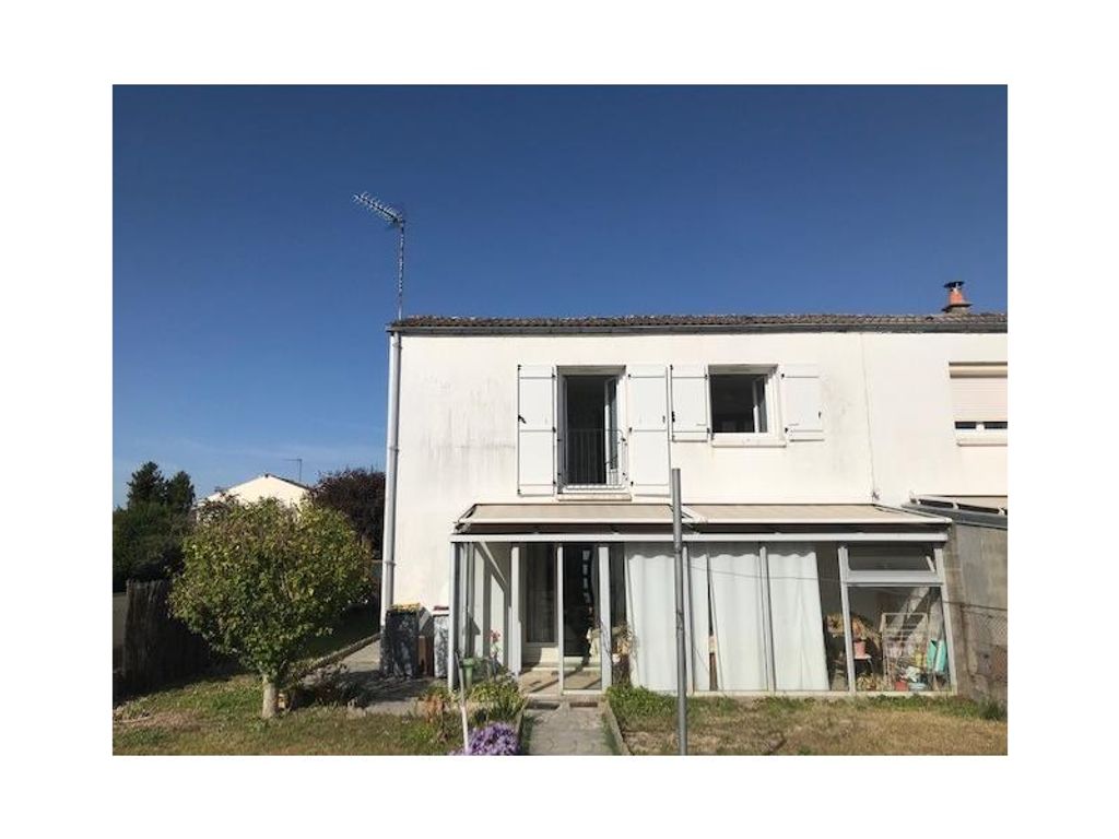 Achat maison à vendre 2 chambres 75 m² - Loudun