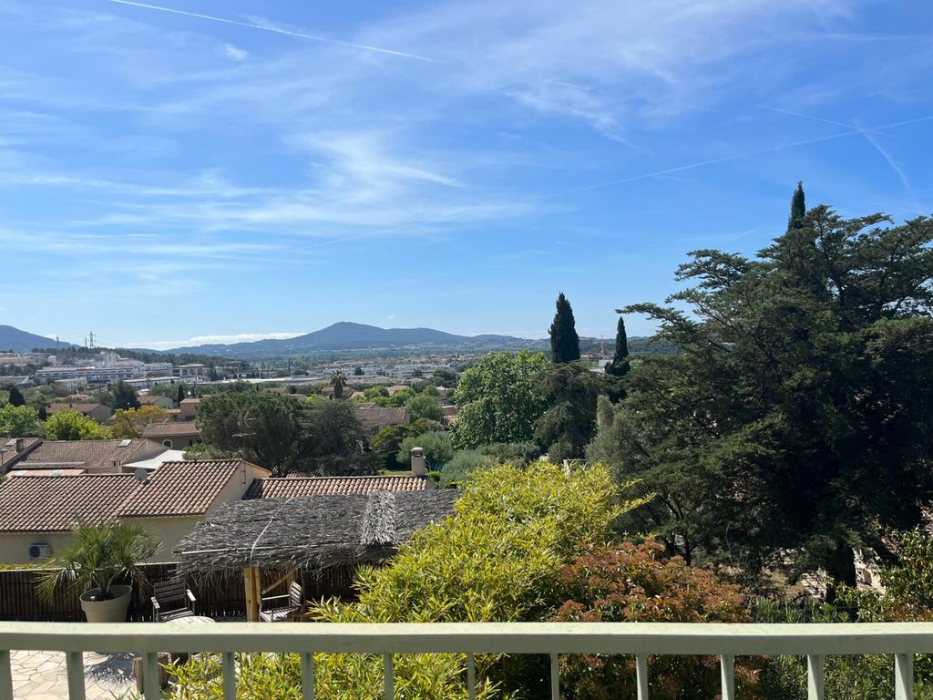 Achat maison à vendre 5 chambres 115 m² - La Valette-du-Var