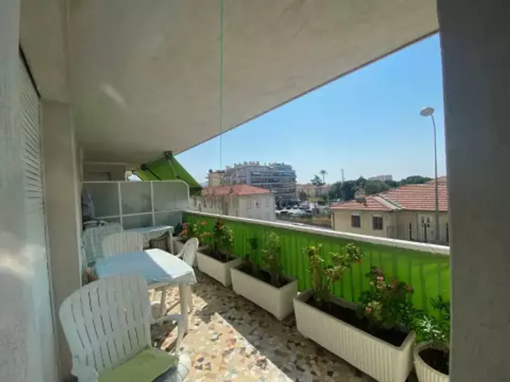 Achat appartement à vendre 4 pièces 82 m² - Nice