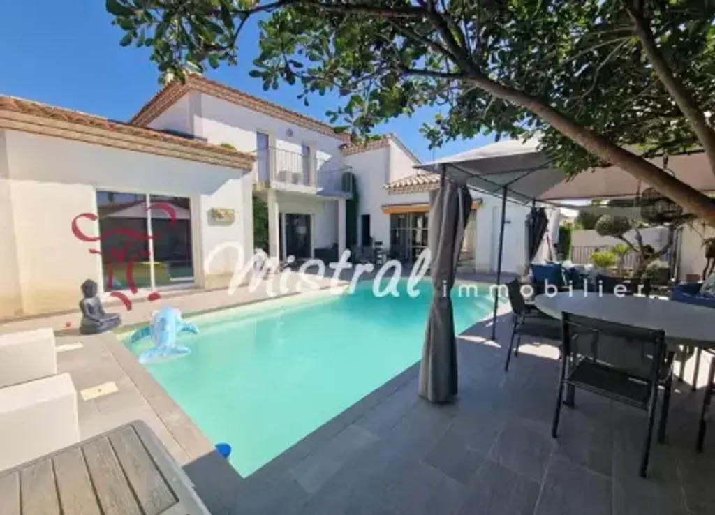 Achat maison à vendre 3 chambres 165 m² - Aigues-Mortes