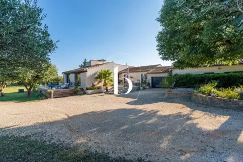 Achat maison à vendre 6 chambres 240 m² - Uzès