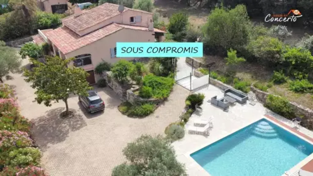Achat maison à vendre 5 chambres 175 m² - Roquebrune-sur-Argens