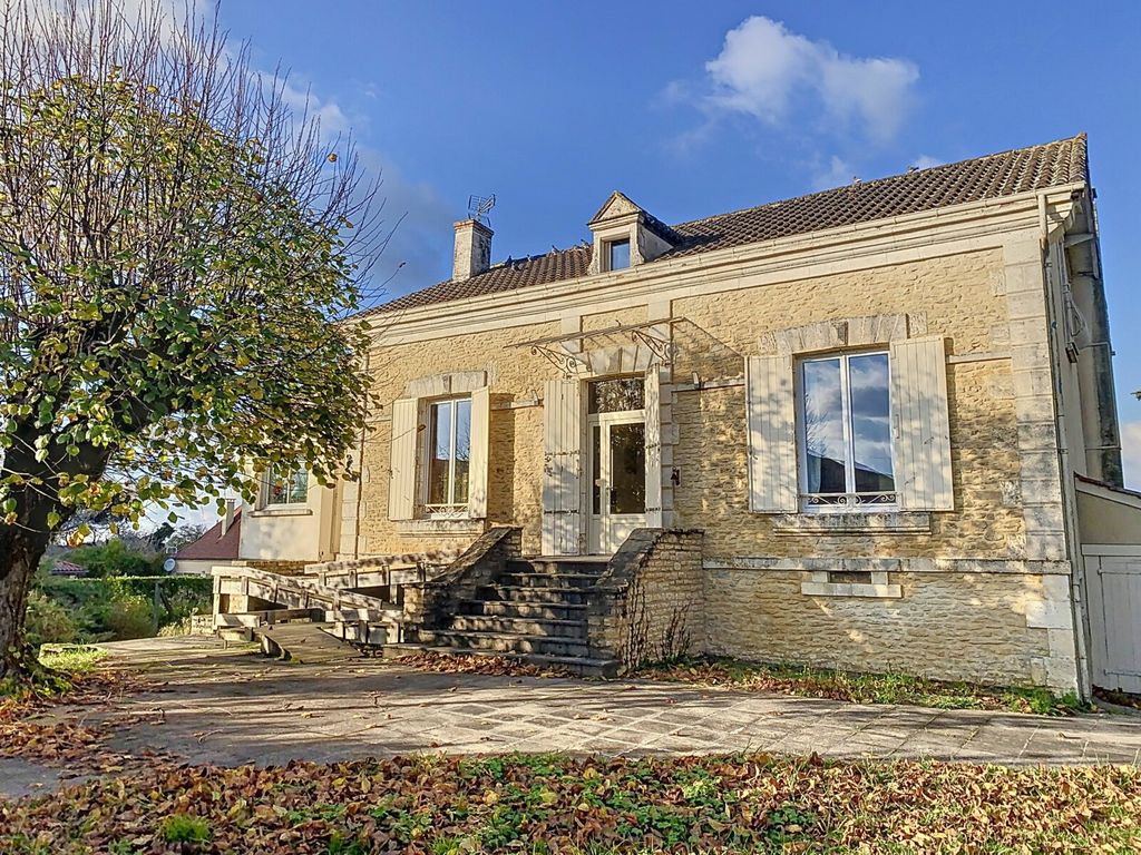 Achat maison à vendre 5 chambres 156 m² - Salignac-Eyvigues