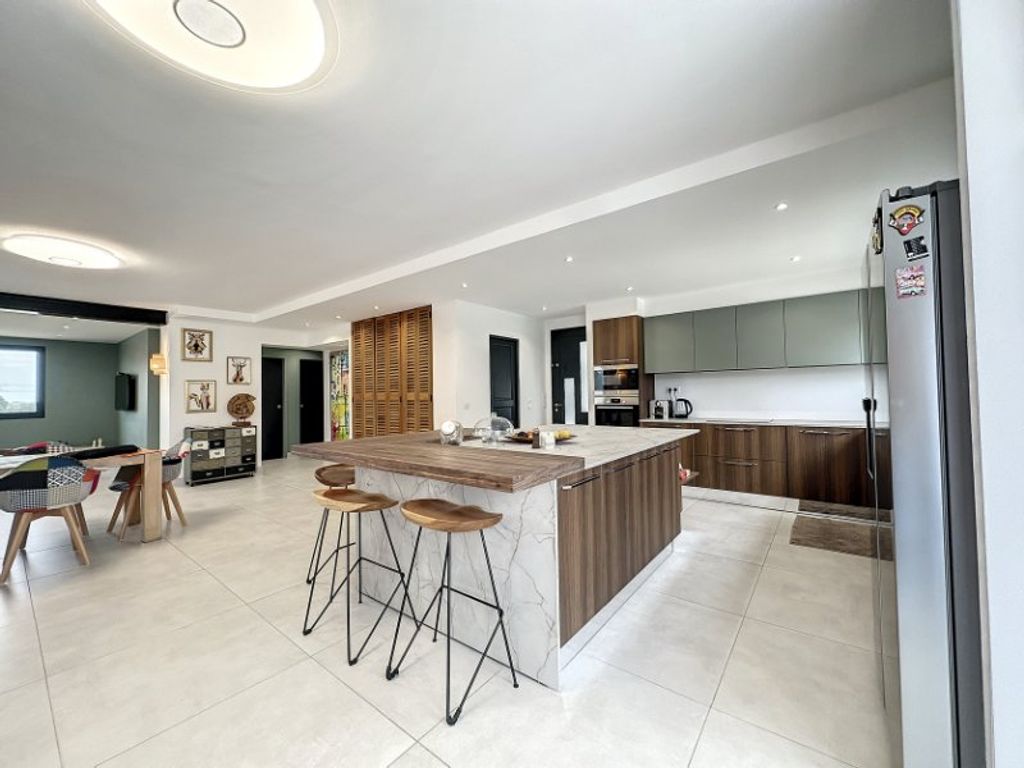 Achat maison à vendre 5 chambres 214 m² - Frontignan