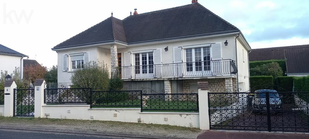 Achat maison à vendre 5 chambres 229 m² - Saint-Sulpice-de-Pommeray