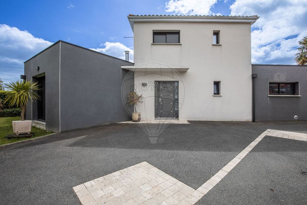 Achat maison à vendre 5 chambres 190 m² - Sainte-Luce-sur-Loire