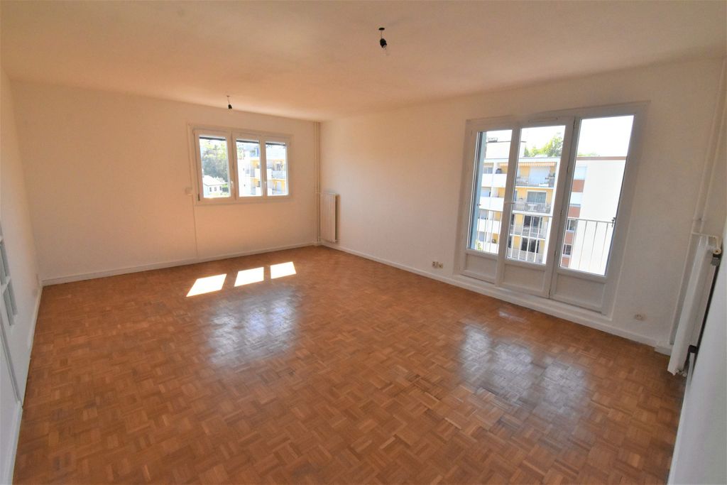 Achat appartement à vendre 5 pièces 94 m² - Décines-Charpieu